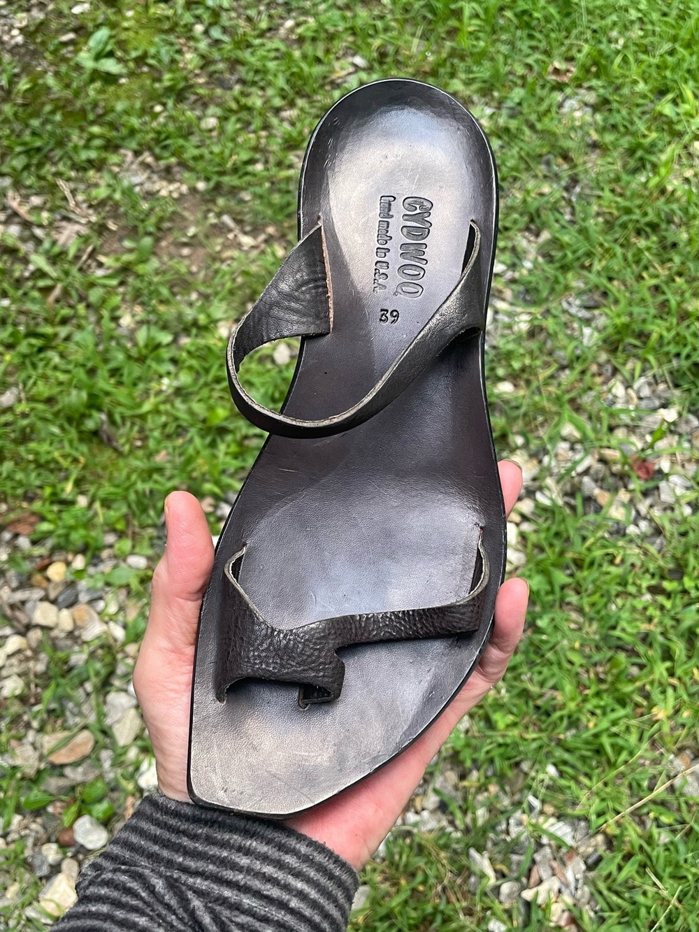 Cydwoq “Bare” Black Toe Loop Leather Sandals Size 39
